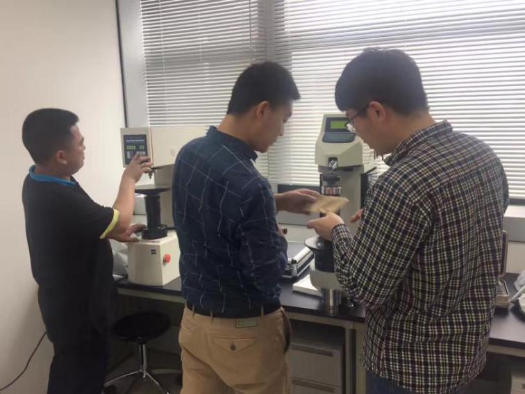 時代硬度實驗室全套產(chǎn)品進行維修、保養(yǎng)